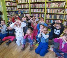 Przedszkolaki w Bibliotece na Czarnym Potoku
